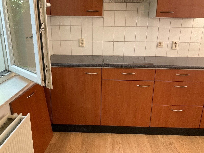 Eenvoudige keuken in hoek inclusief apparatuur, Ophalen, Gebruikt, Bruin, Hoekkeuken