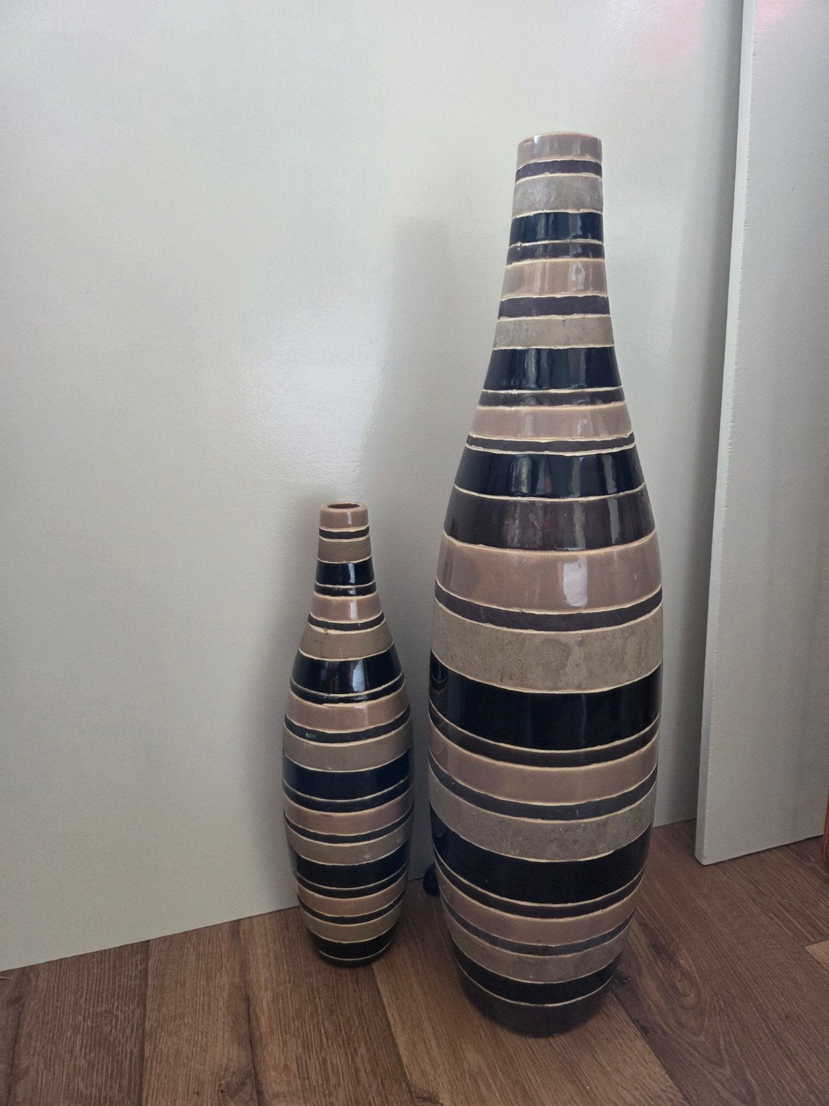 Set van 2 vazen: zwart, taupe, grijs - 55cm en 35cm hoog, Ophalen, Zo goed als nieuw, 55 cm, Steen/keramiek