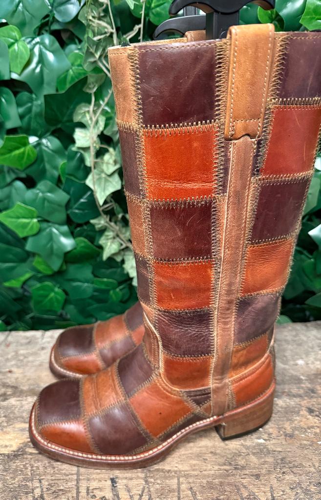 prachtige zeldzame vintage patchwork sendra laarzen maat 39, Bruin, Ophalen of Verzenden, Zo goed als nieuw, Sendra