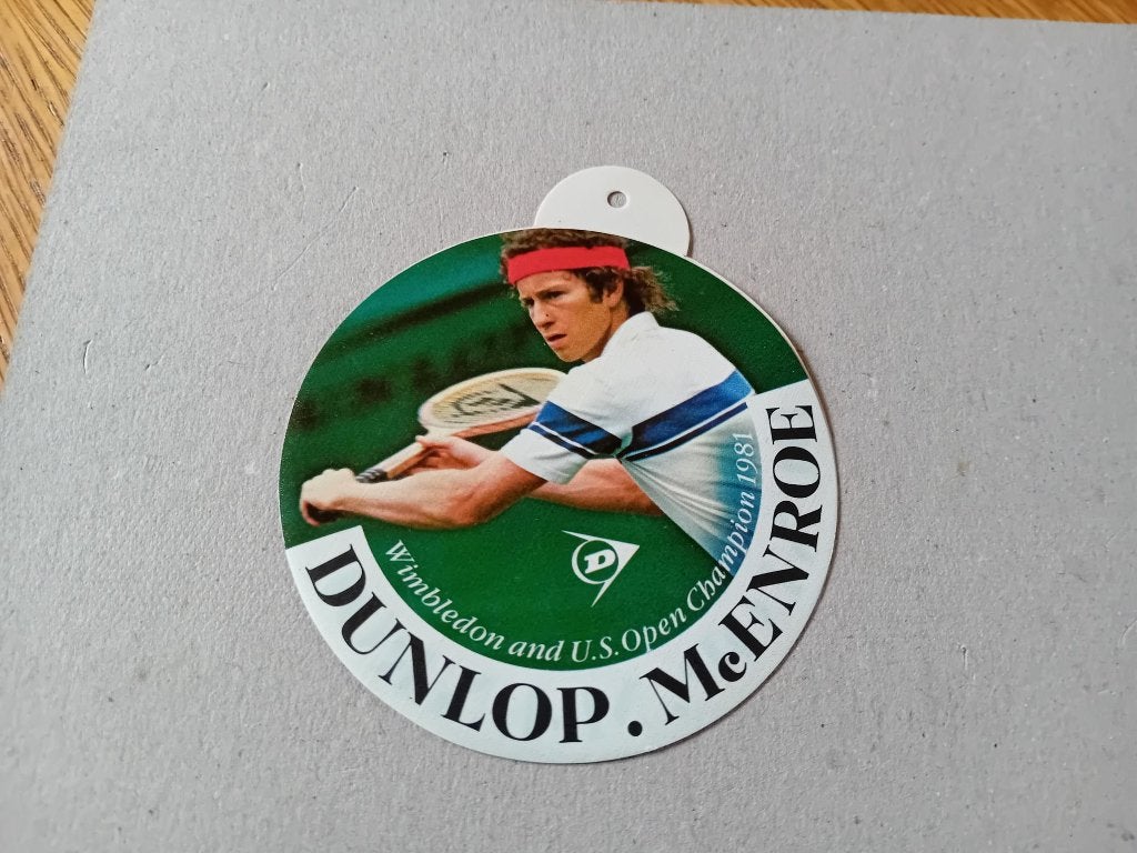 Dunlop sticker U.S.Open Champion 1981 McEnroe Wimbledon 8cm, Ophalen of Verzenden, Zo goed als nieuw, Bedrijf of Vereniging