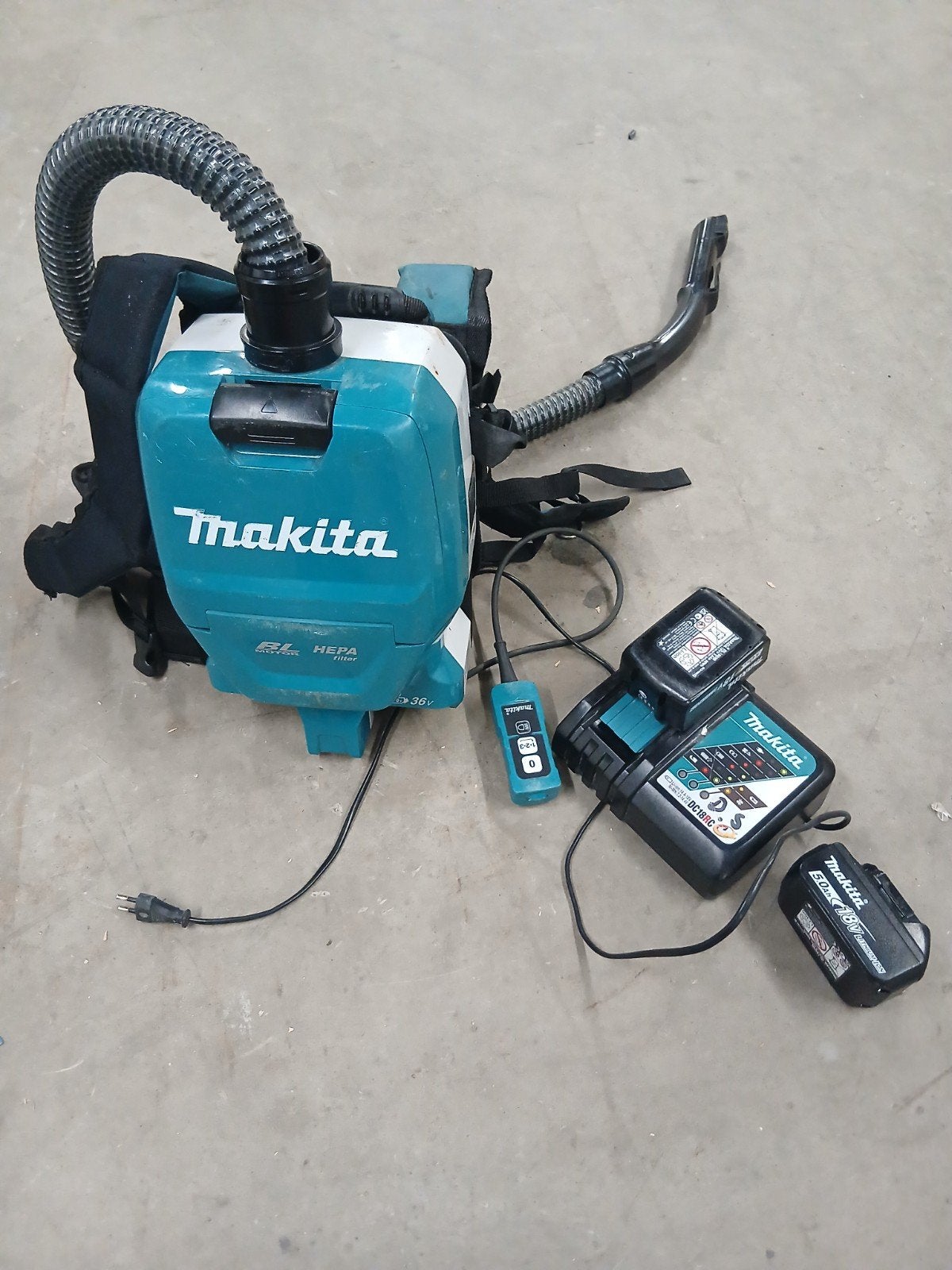 Makita DVC261 Rugstofzuiger met Accu en Oplader, Witgoed en Apparatuur, Stofzuigers, Stofzak, Gebruikt, Draadloos, Ophalen of Verzenden