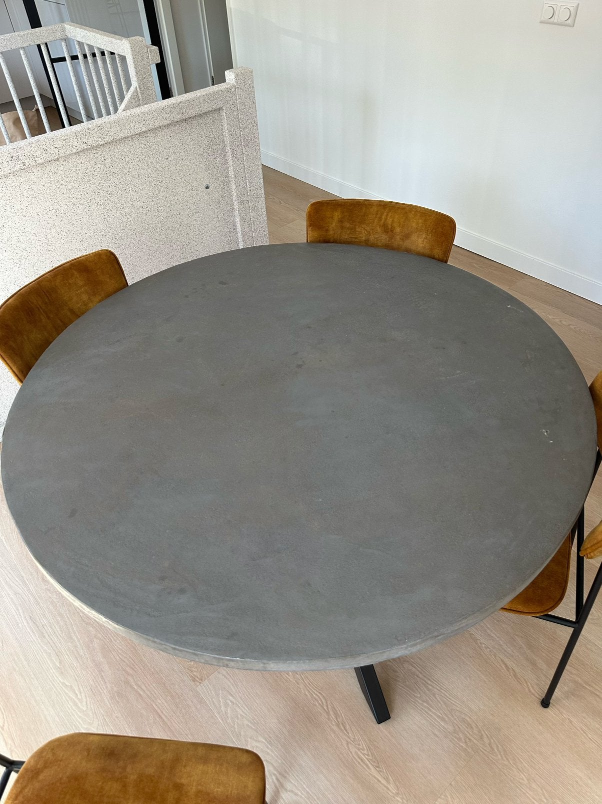 Eettafel betonlook, Ophalen, Overige materialen, Rond, Zo goed als nieuw