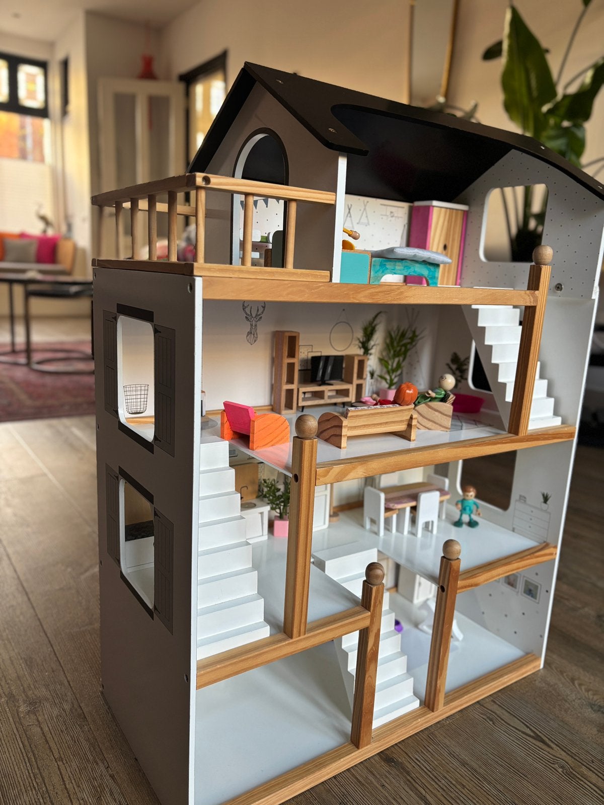 Petit Amélie houten poppenhuis met meubeltjes en poppetjes, Ophalen, Zo goed als nieuw, Poppenhuis
