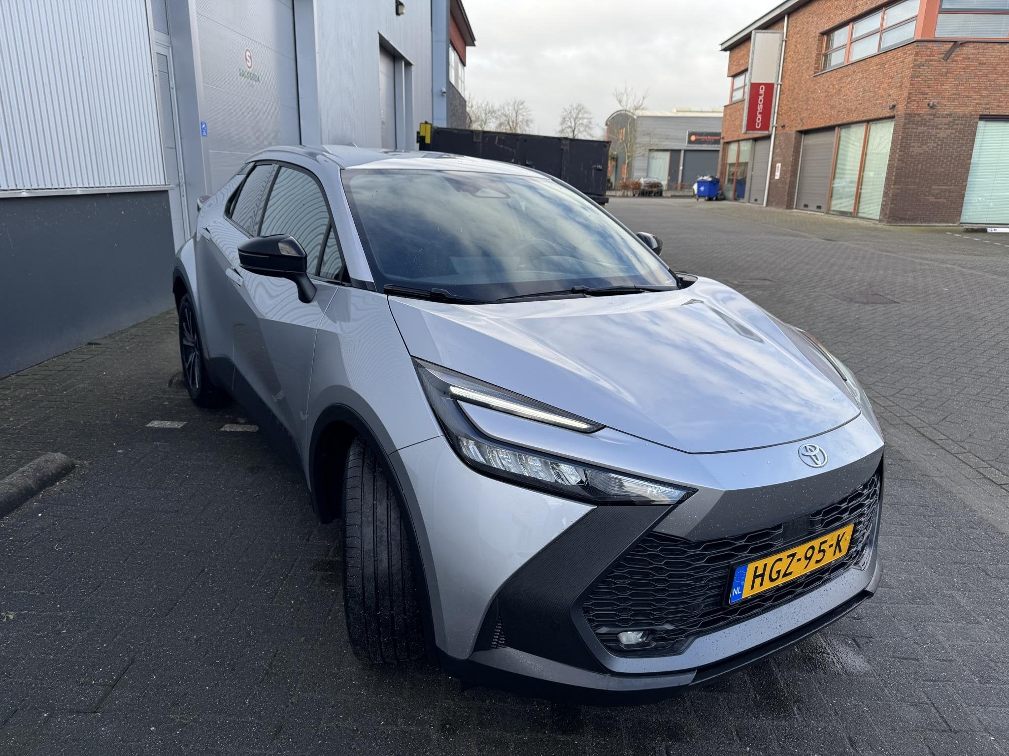 Toyota C-HR 2.0 Plug-in Hybrid 220 Dynamic | Org NL | 1e Eig, Auto's, Dealer onderhouden, 4 cilinders, Bedrijf, Grijs