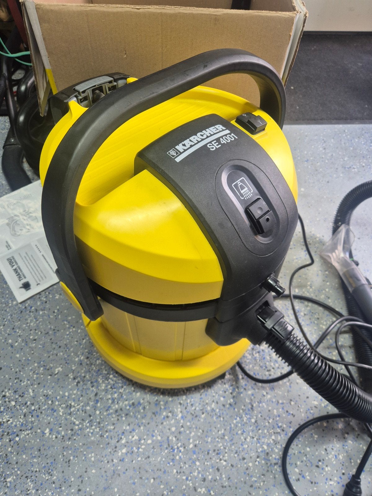 Karcher SE 4001 - Pomp voor schoon water werkt niet, Ophalen, Kärcher, Geschikt voor harde vloeren, Reservoir
