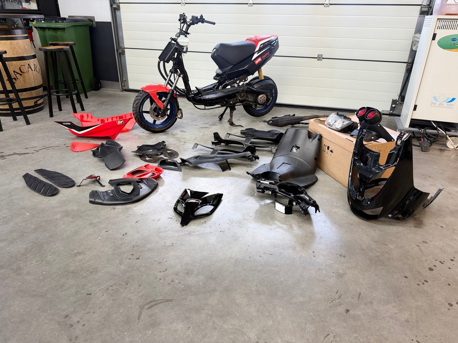 Aprilia SR 50 Ditech Tetsuya Harada 2005 - Project, Fietsen en Brommers, Scooters | Aprilia, Ophalen, Tweetakt, Gebruikt, Maximaal 45 km/u