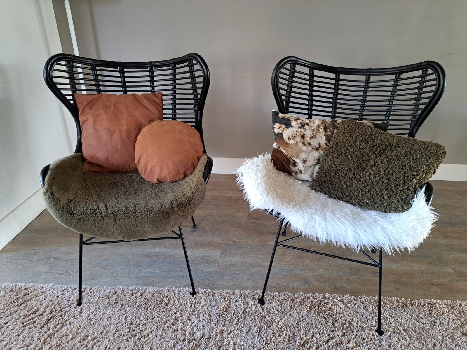 2 zwarte rotan vlinderstoelen in zeer goede staat, Huis en Inrichting, Ophalen, Gebruikt, Twee, Zwart