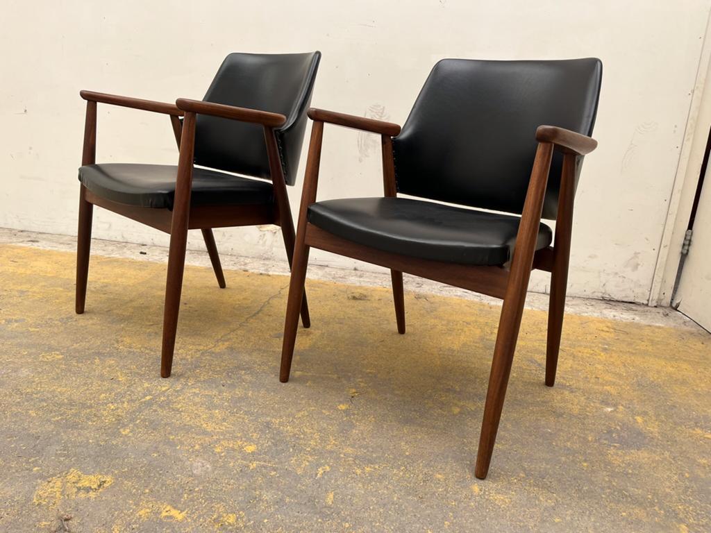 2 Formule kempes FM stoelen retro teak zwart vintage €225, Huis en Inrichting, Stoelen, Teak midcentury vintage retro jaren 60 Formule