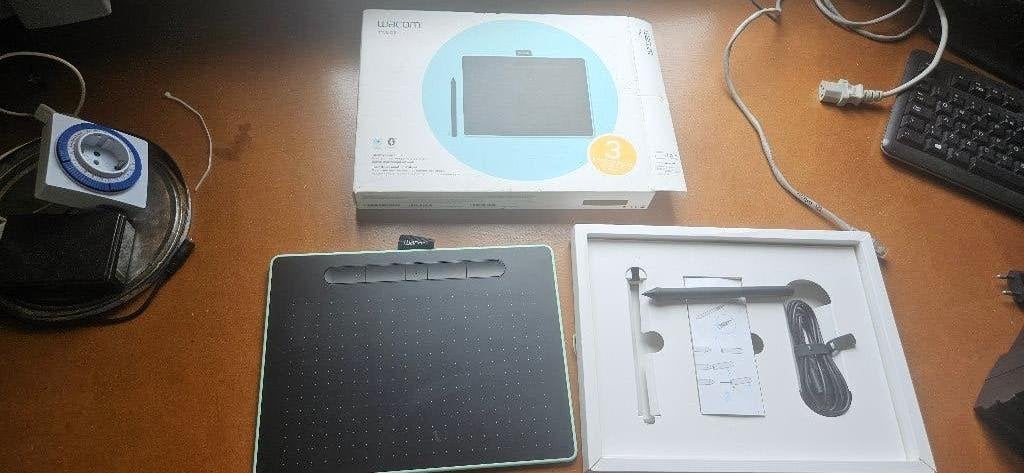 Wacom Tablet Intuos USB Compleet in doos, Computers en Software, Tekentablets, Multi-touch, Ophalen of Verzenden, Zo goed als nieuw