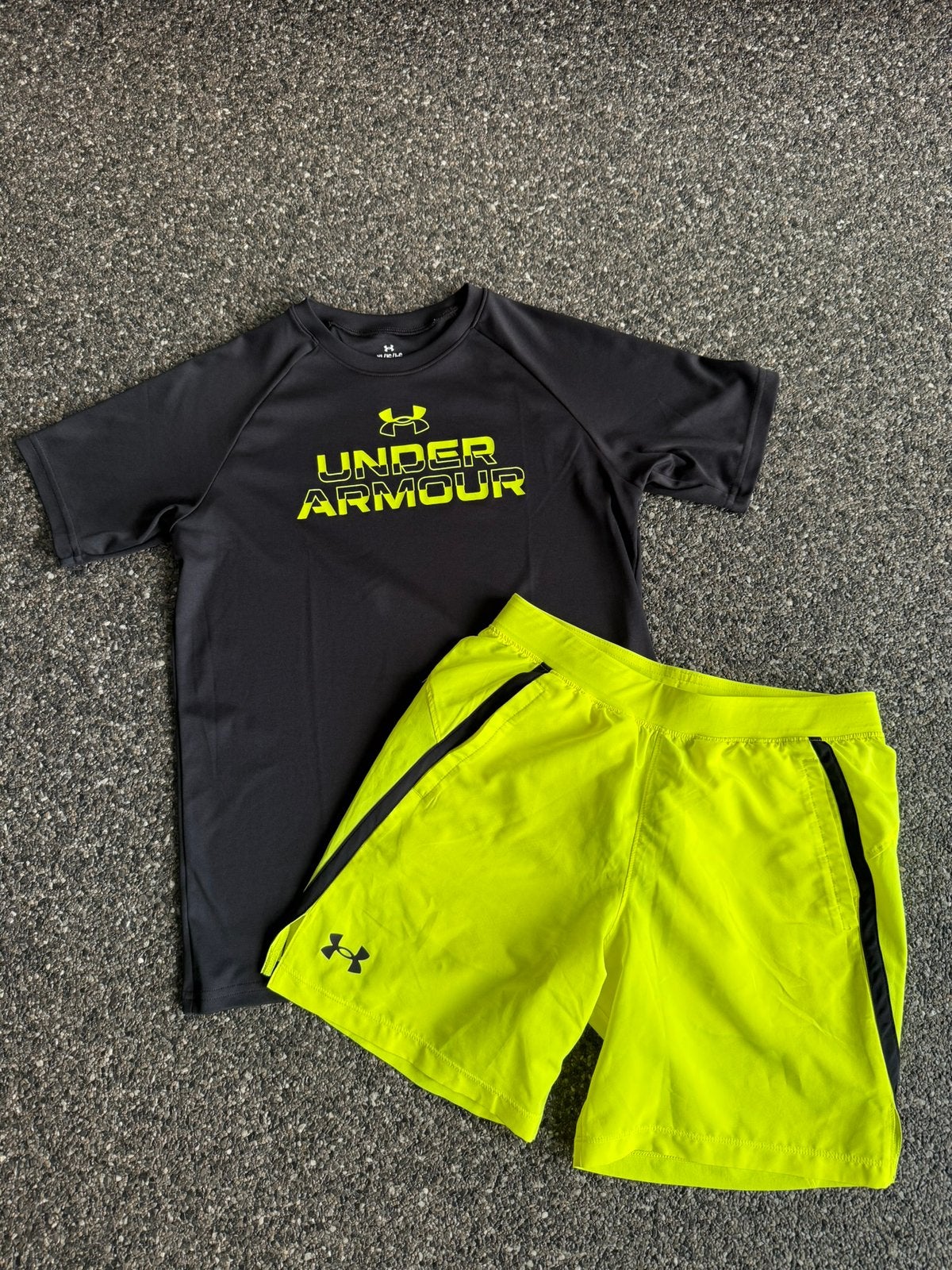 Under Armour setje maat L/149-160, Ophalen, Zo goed als nieuw, Jongen, Setje