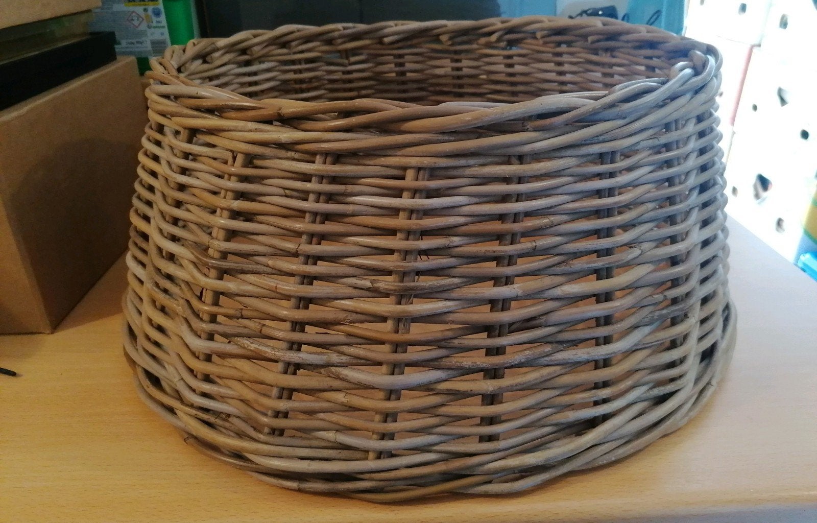Mooie, stevige twijgenmand voor kerstboom, Diversen, Kerst, Ophalen, Zo goed als nieuw