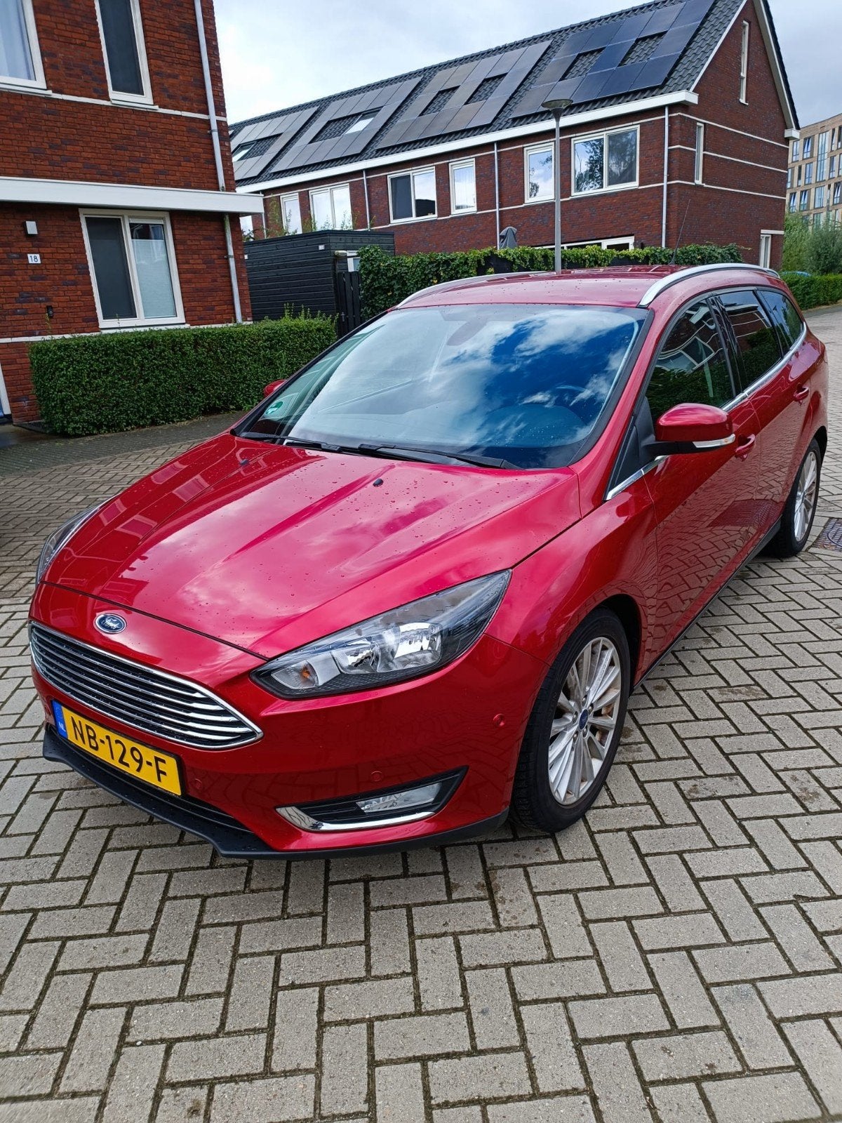 Ford Focus 1.0 Ecoboost 125pk 2017 Rood, Zwart, Origineel Nederlands, Handgeschakeld, 1216 kg