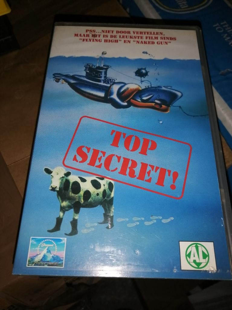 VHS - Top Secret, Cd's en Dvd's, VHS | Film, Alle leeftijden, Ophalen of Verzenden, Zo goed als nieuw, Actie en Avontuur