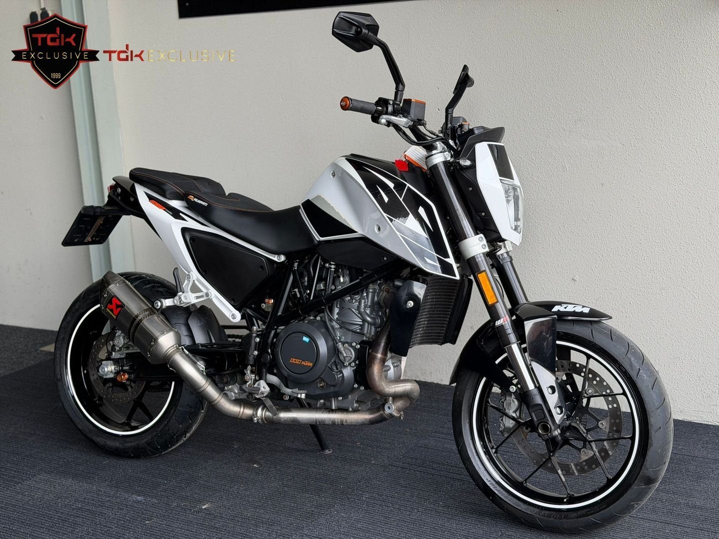 KTM 690 DUKE ABS TC AKRAPOVIC NETTE STAAT! (890 790 990 390), Motoren, 693 cc, Bedrijf, Meer dan 35 kW, Minimaal motorrijbewijs A2