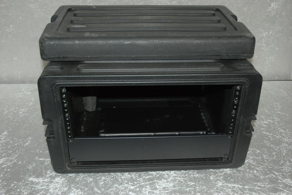 SKB  19 inch flightcase op wielen als trolley  <26260247>, Gebruikt, ., Drums of Percussie, Ophalen of Verzenden