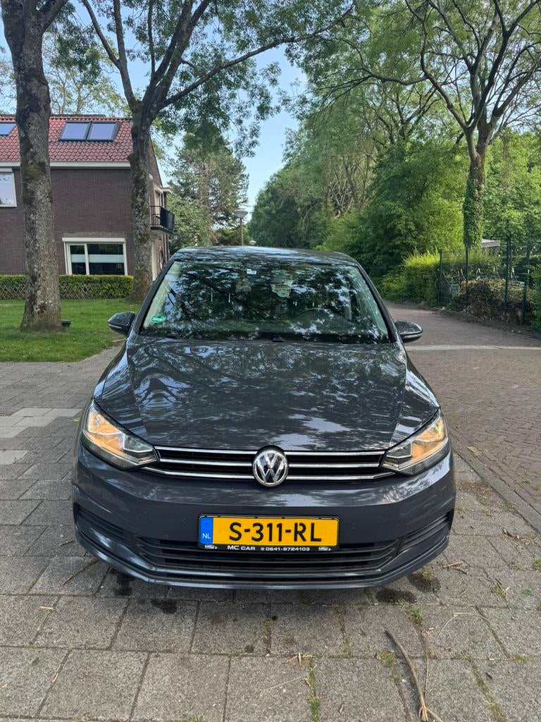 Volkswagen Touran 1.4 TSI 110KW/150PK 7-DSG 2017 Grijs, Auto's, 74 €/maand, Zwart, 4 cilinders, 1395 cc