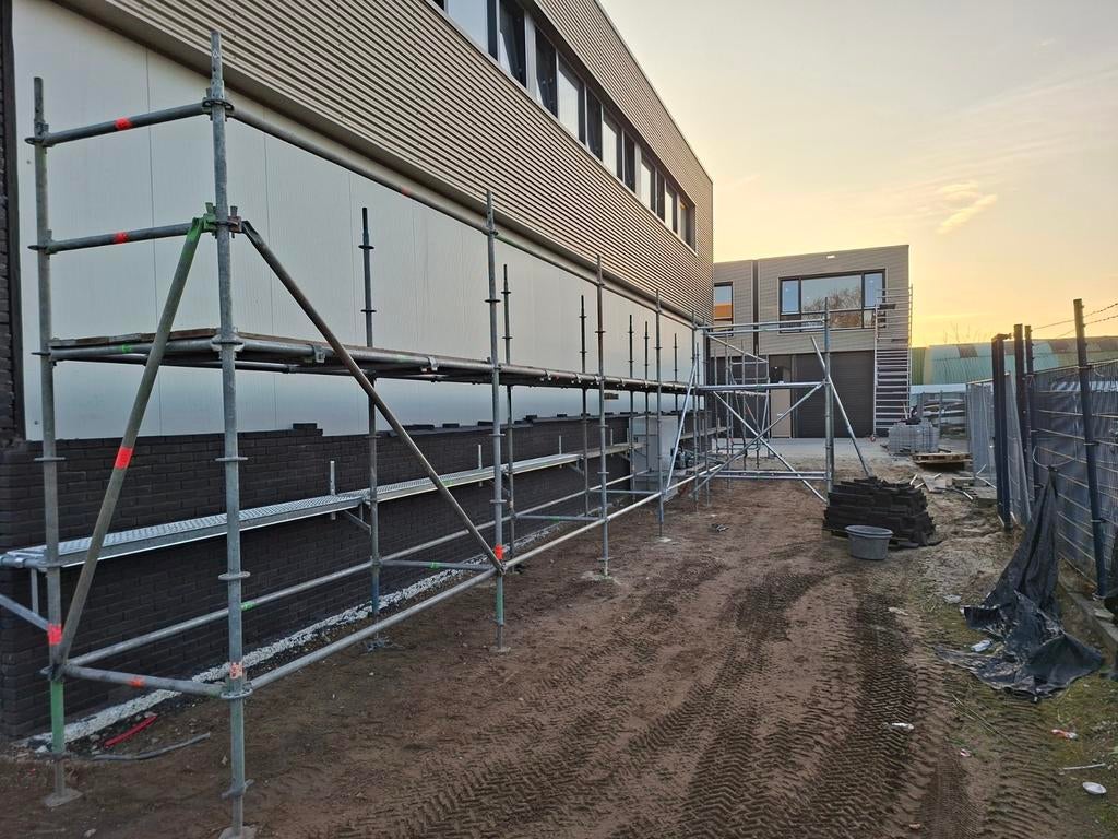 Steiger te huur allround layher, Doe-het-zelf en Verbouw, Steigers, Ophalen of Verzenden, Zo goed als nieuw, Rolsteiger of Kamersteiger