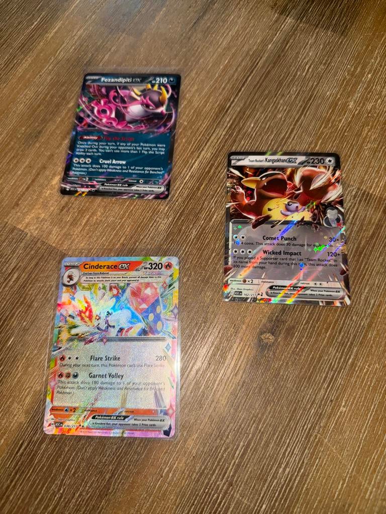 Pokémon Kaarten: Cinderace, Kangaskan, Fezandipiti ex, Ophalen of Verzenden, Zo goed als nieuw, Losse kaart, Foil