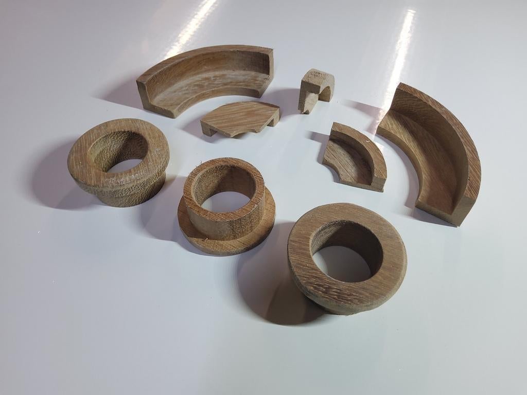 Klein schalig hout freeswerk