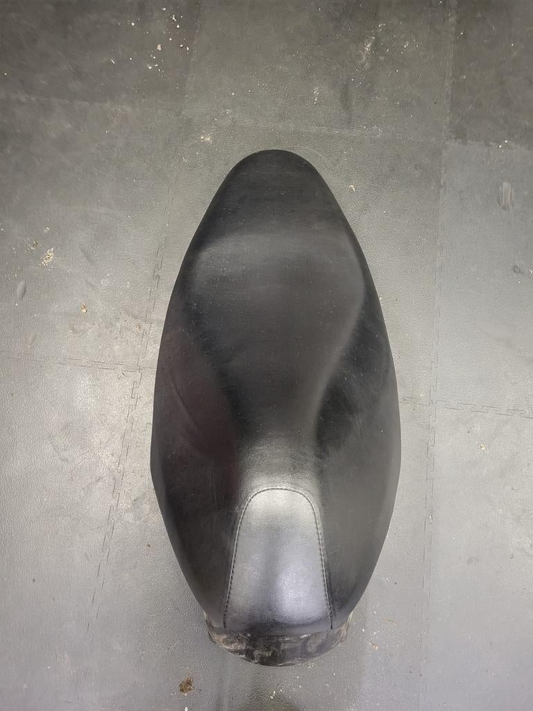 Zadel / buddy met helmbak Honda vision, Fietsen en Brommers, Brommeronderdelen | Scooters, Honda, ., Ophalen of Verzenden, .