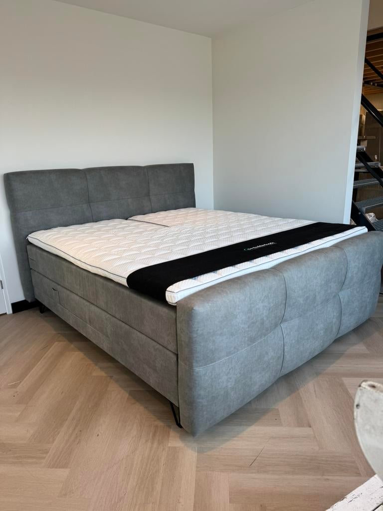 BOXSPRING ELEKTRISCHE VERSTELBAAR 200x210 BOXSPRING 200210, Huis en Inrichting, Slaapkamer | Boxsprings, ERIC KUSTER, Verzenden