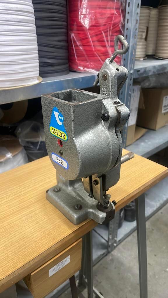 Astor 862 Spindelpers – Inclusief Werktafel en Voetpedaal, Hobby en Vrije tijd, Overige merken, Gebruikt, Ophalen of Verzenden