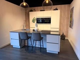 DH018 – Foggia Showroom keuken, Huis en Inrichting, Keuken | Complete keukens, Nieuw, Enkelwandige keuken, Wit, Composiet, Greeploos