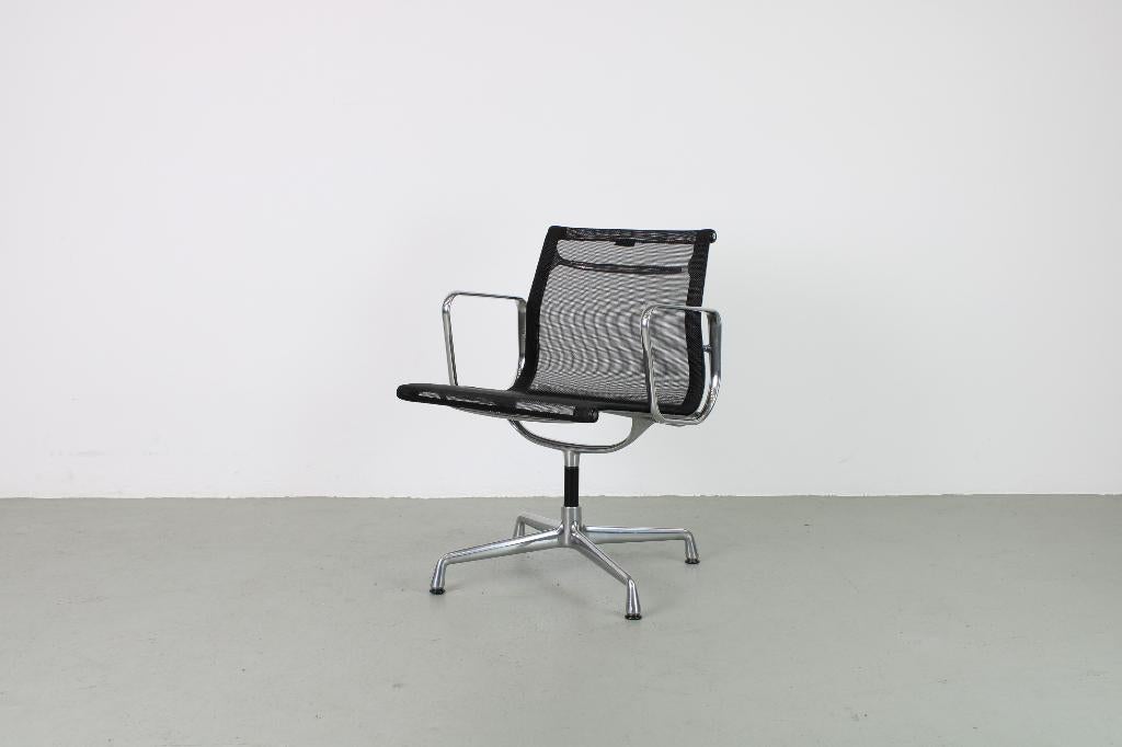 Vitra Eames EA 108 , zwart Netweave, Aluminium, Huis en Inrichting, Stoelen, Gebruikt, Vijf, Zes of meer stoelen, Kunststof, Zwart