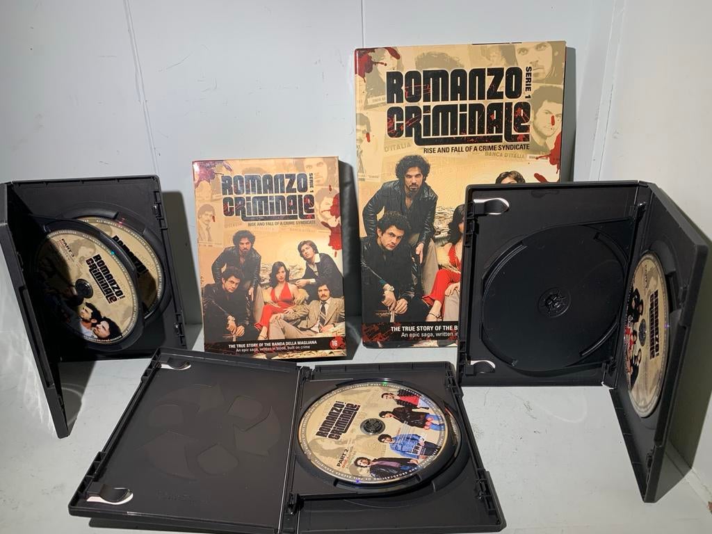 Romanzo Criminale Serie 1 - Speciale Editie + Lira's, Cd's en Dvd's, Vanaf 16 jaar, Boxset, Drama, Ophalen of Verzenden