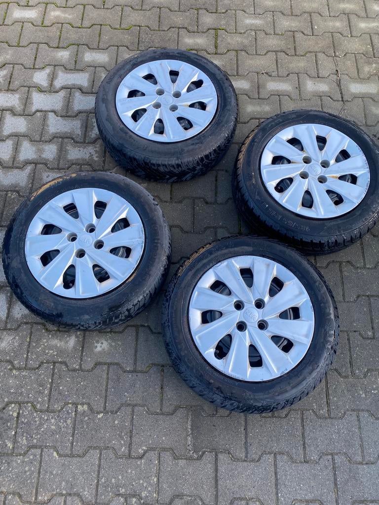 Kia Stonic 4 seasons - Banden en Velgen, Auto-onderdelen, Ophalen, Gebruikt, 15 inch, Banden en Velgen
