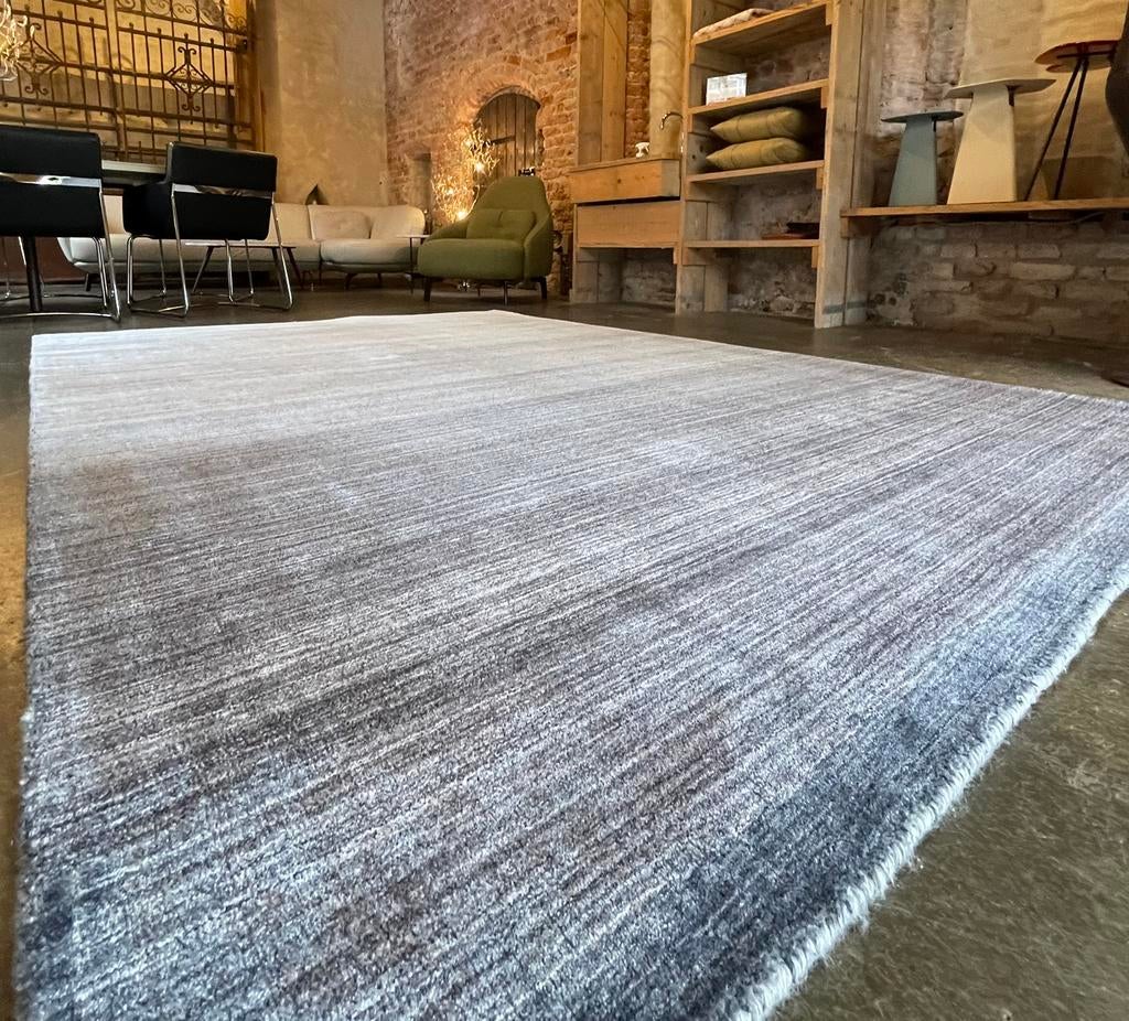 Leolux Evidence Milan tapijt Blue 200 x 300 NIEUW, Ophalen, Grijs, Rechthoekig, Nieuw