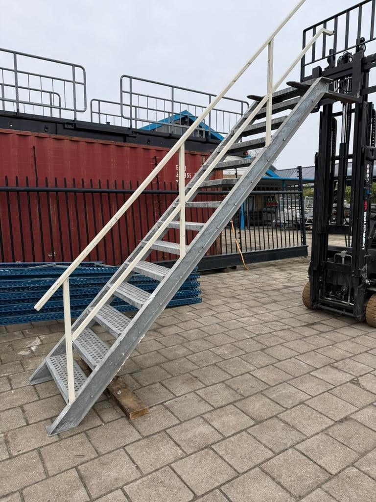 Trap met leuning gegalvaniseerd staal | 266x93 cm, Ophalen, Gebruikt, Trap, 2 tot 4 meter