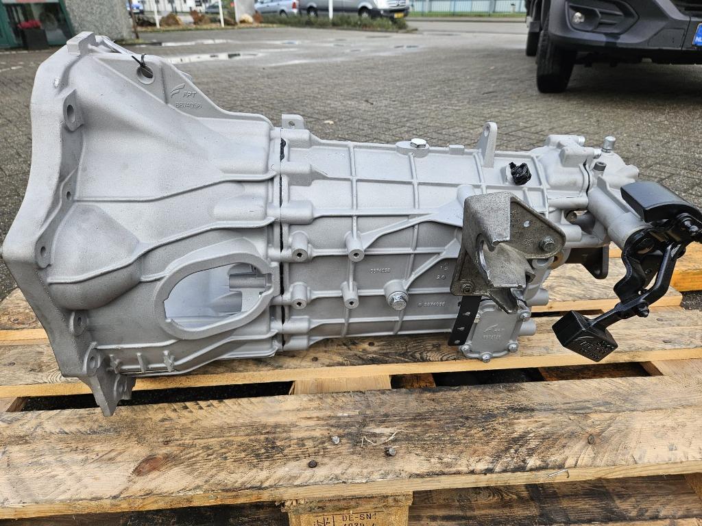 Versnellingbak IVECO DAILY 2.3 8873773, type 2835.6 25A19, Ophalen of Verzenden, Gereviseerd