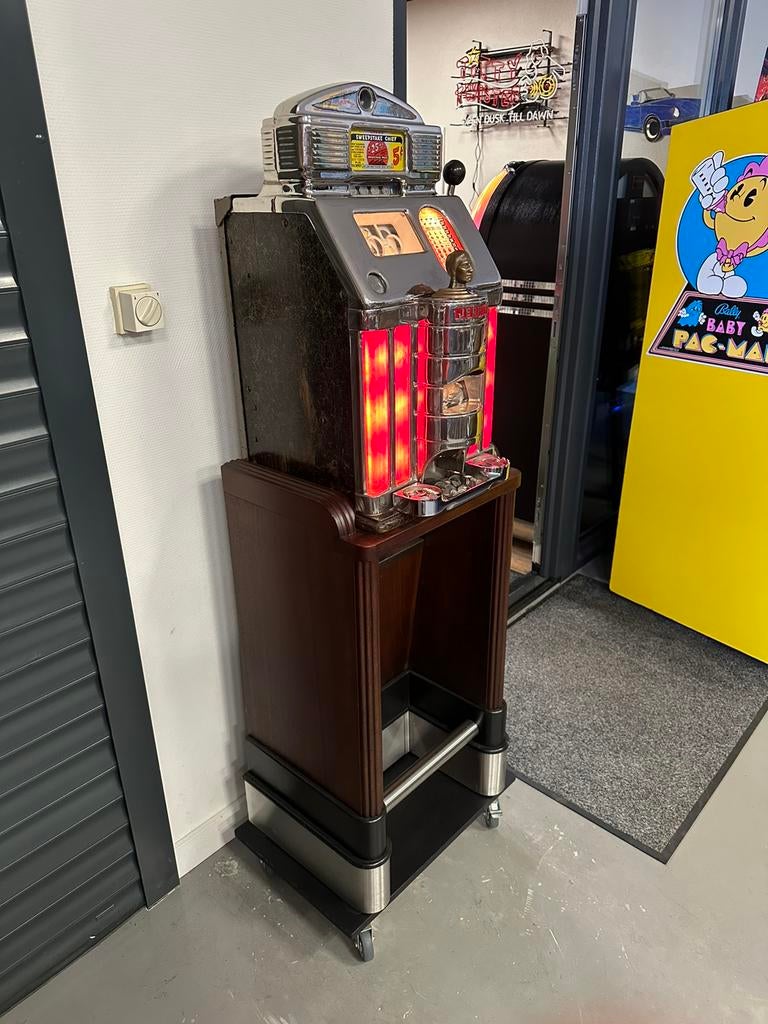 Unieke eenarmige bandiet Jennings Sweepstake Chief gokkast, Verzamelen, Automaten | Gokkasten en Fruitautomaten, Overige munten