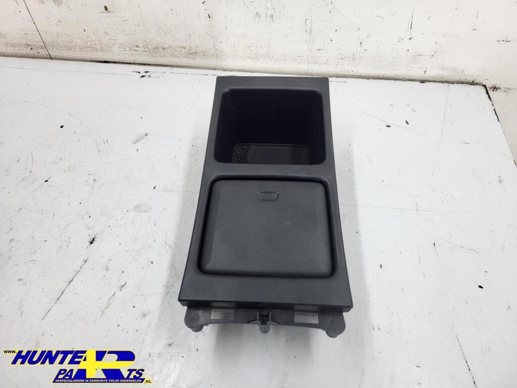 Opbergvak middenconsole zwart Volvo V70 II ('00-'08) 9204995, Gebruikt, Ophalen of Verzenden, Volvo, Volvo