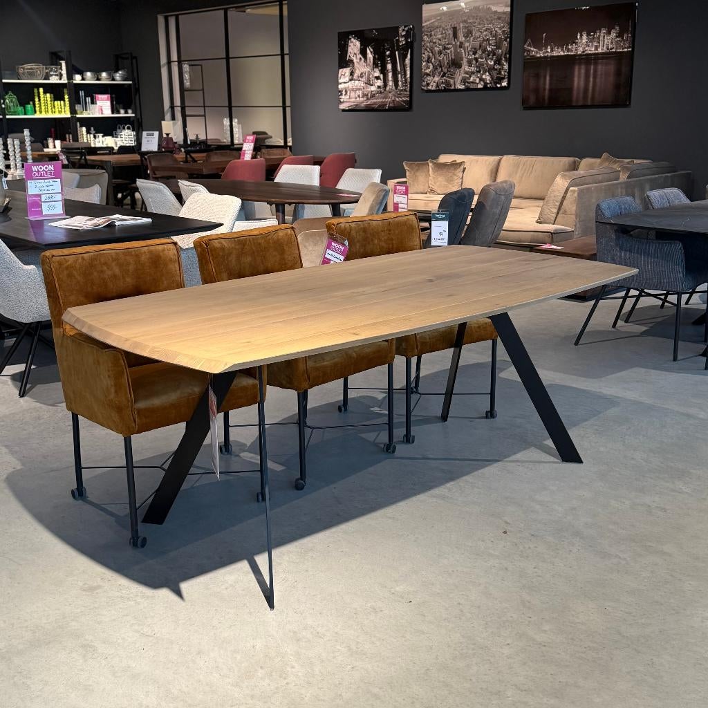 Eiken tafel met stalen moderne poot zwart In house, Ophalen, Eikenhout, 50 tot 100 cm, Rechthoekig