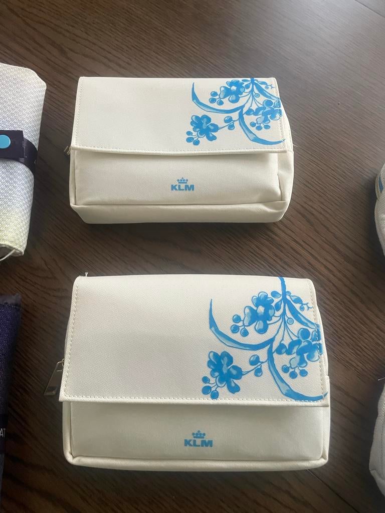 KLM Business Class Amenity Kits - 4 Volle Etuis, Sieraden, Tassen en Uiterlijk, Tassen | Reistassen en Weekendtassen, Wit, Minder dan 40 cm