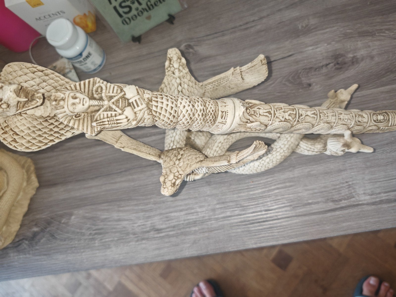 Decoratieve Slangenbeelden en Dolk met Egyptische Thema's, Verzamelen, Ophalen of Verzenden