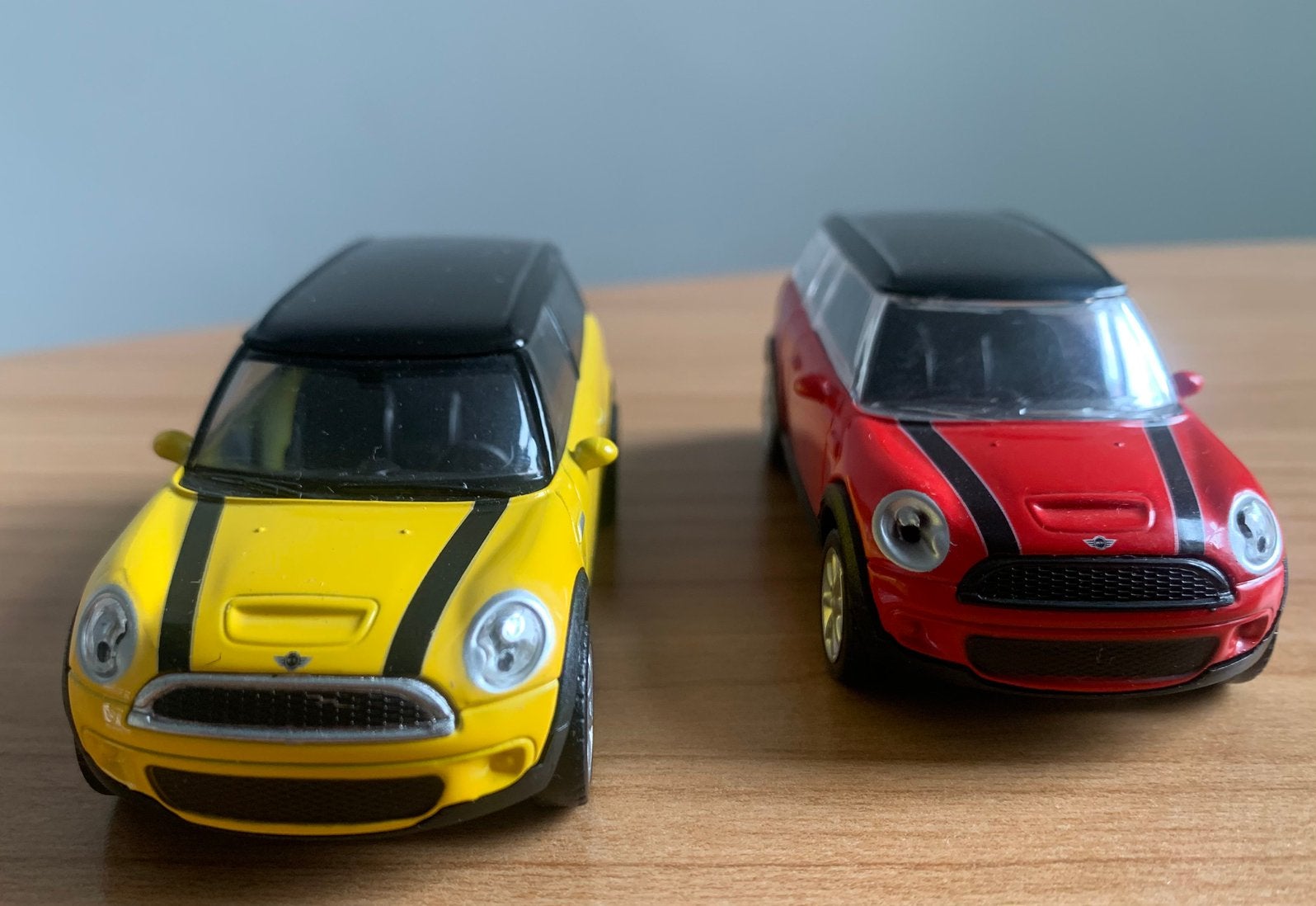 2 x Rastar Mini Cooper S Clubman modelauto, Ophalen of Verzenden, Zo goed als nieuw, Auto, Overige merken