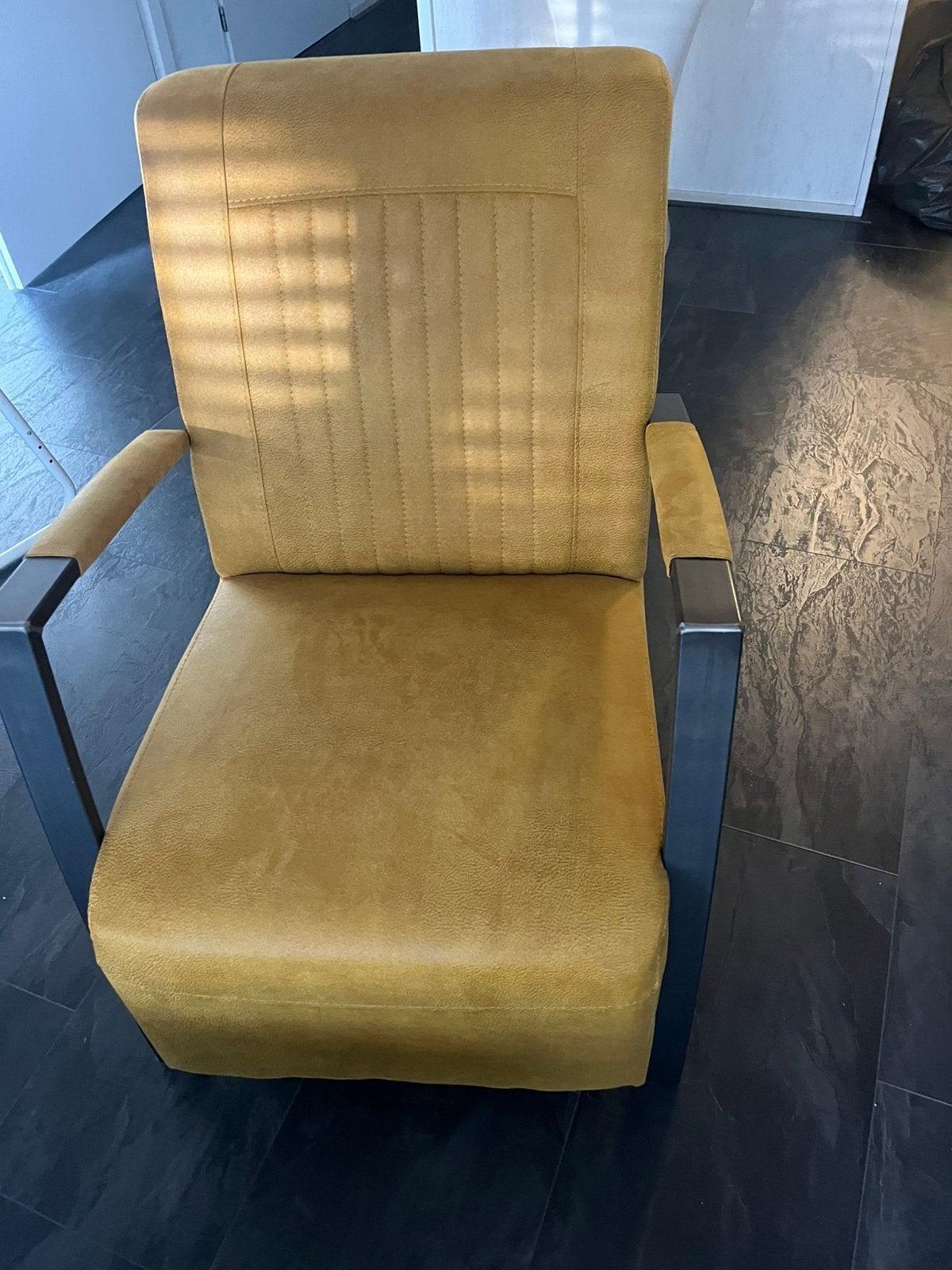 Mooie oker gele stoel, Ophalen, Zo goed als nieuw, Minder dan 75 cm, 50 tot 75 cm