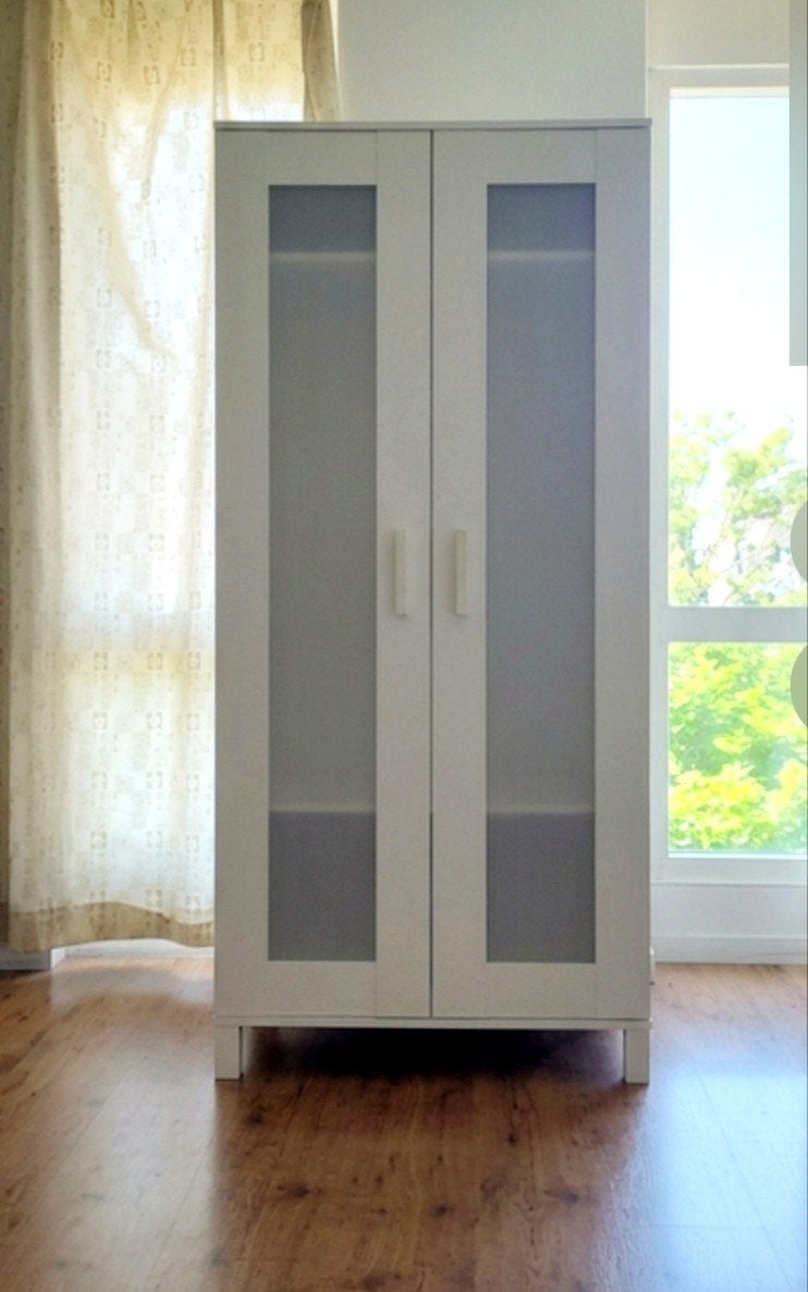Witte Ikea kast (Brimnes serie) met deuren, hang en leg., Ophalen, Met deur(en), Gebruikt, 50 tot 100 cm