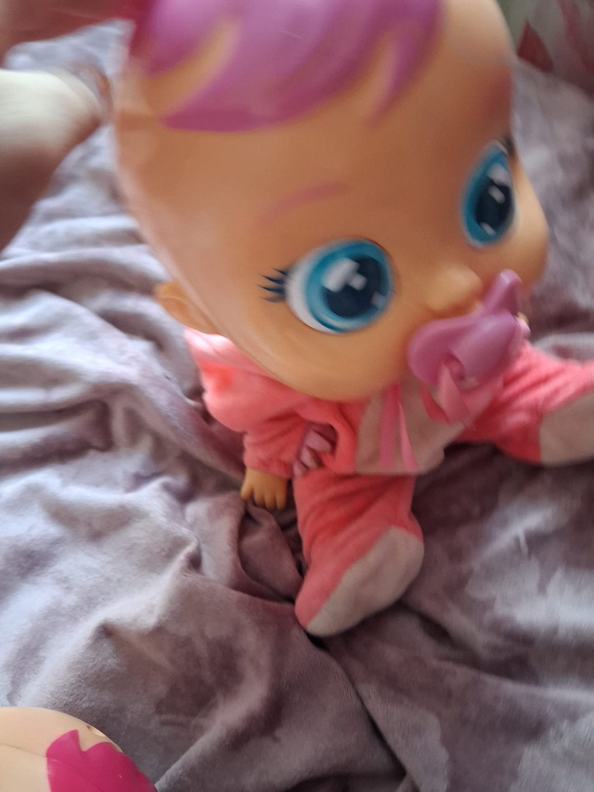 2 Cry Babies poppen inclusief gratis poppenfles, Kinderen en Baby's, Speelgoed | Poppen, Ophalen of Verzenden, Gebruikt, Babypop
