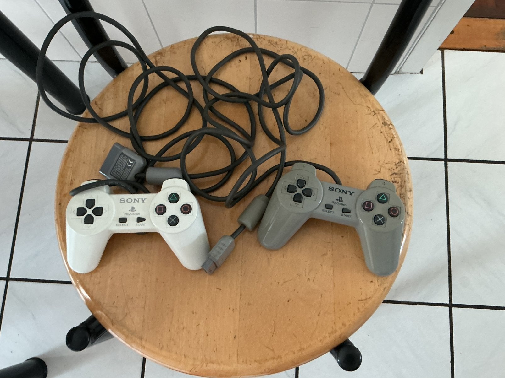 2 originele controllers voor de playstation 1., Ophalen, Zo goed als nieuw