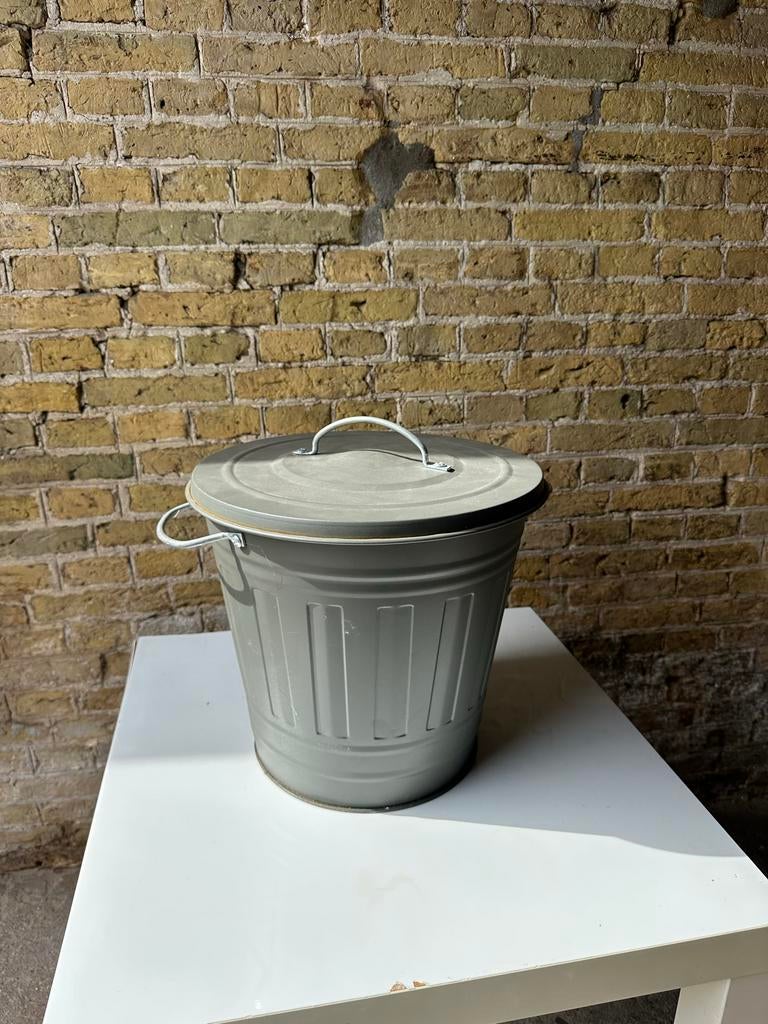 Middelgrote Prullenbak met Deksel - Grijs Metaal, Ophalen, Gebruikt, Metaal, Minder dan 50 cm