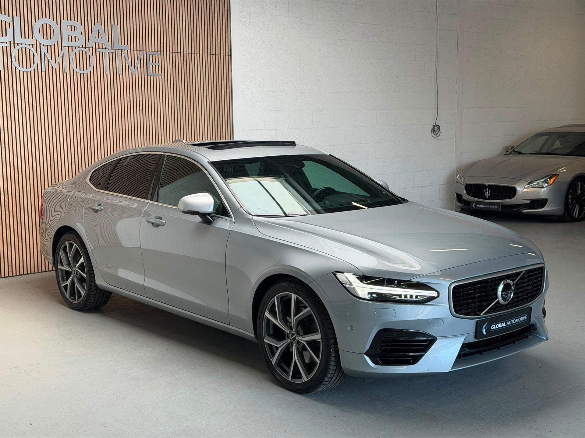 Volvo S90 2.0 T8 AWD Inscription R-Design - BOWERS & WILKINS, Automaat, 1935 kg, Gebruikt, 4 cilinders