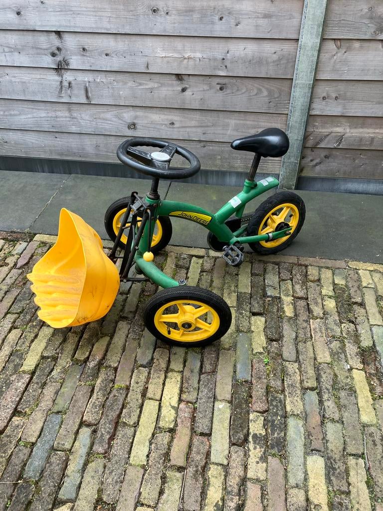 John Deere Driewieler met Shovel - Stabiel en Leuk!, Ophalen of Verzenden, Gebruikt, Trapvoertuig