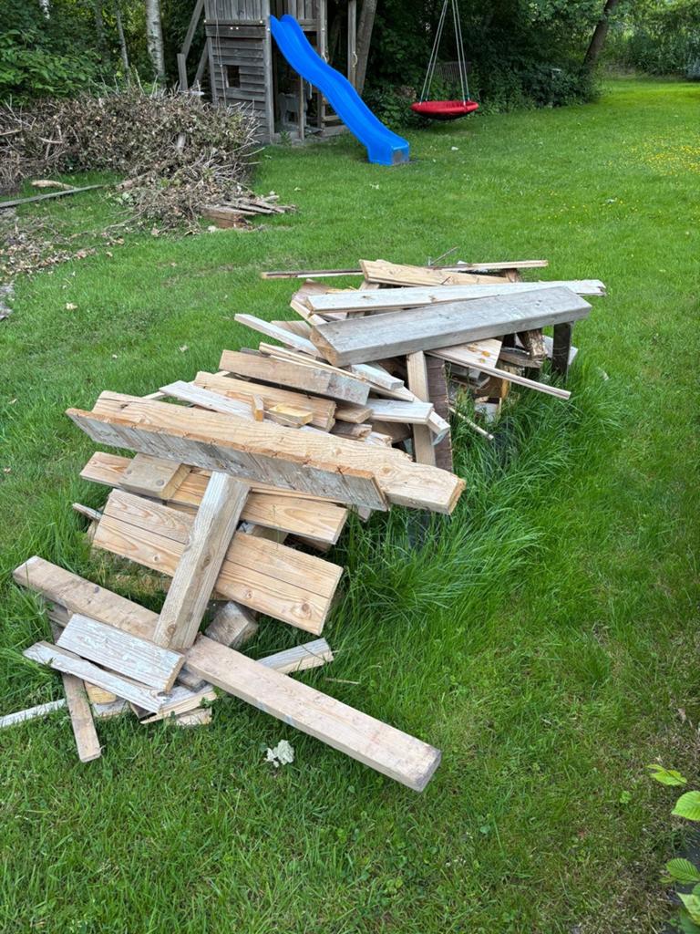 Gratis stapel brandhout - diverse planken en balken, Tuin en Terras, Haardhout, Minder dan 3 m³, Ophalen, Overige houtsoorten