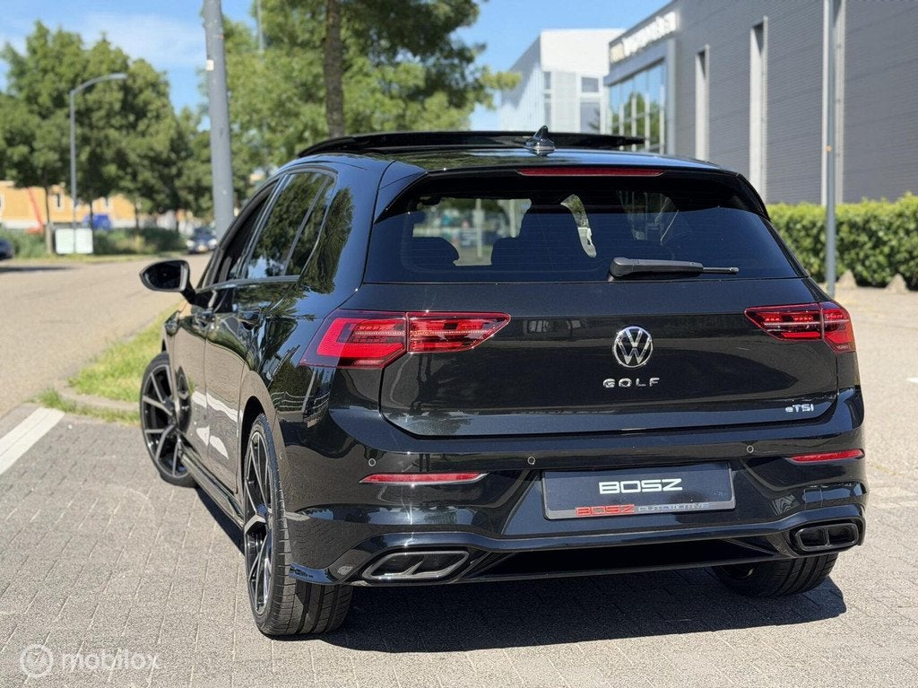 Volkswagen Golf 8 1.5 eTSI 3x R-Line DSG PANO IQ SFEER BLACK, 1498 cc, 4 cilinders, Alcantara, Zwart
