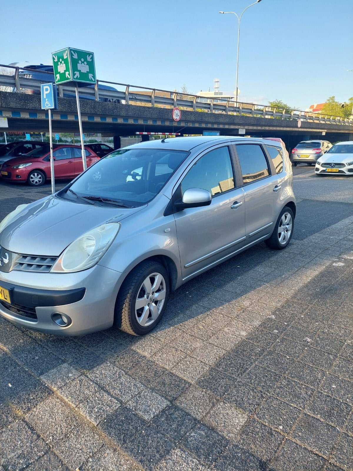 Nissan Note 1.6 16V 2007 Grijs, 266600 km, Voorwielaandrijving, 15 km/l, 4 cilinders, 49 €/maand
