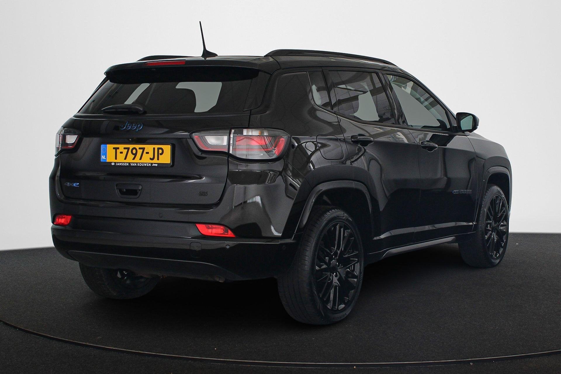 Jeep Compass 4xe 240 Plug-in Hybrid Electric S Stuur-Stoelve, Auto's, Automaat, Automatische klimaatregeling, 4 cilinders, Zwart